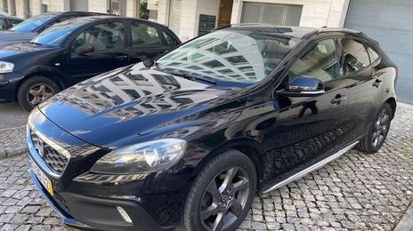 Volvo V40 • 2013 • 230,000 km