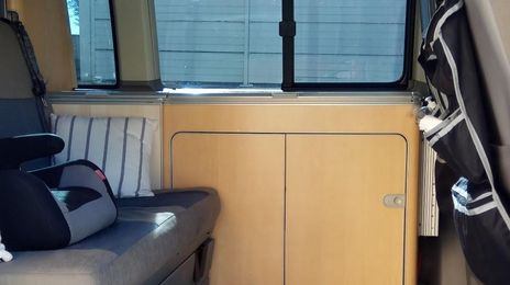 Volkswagen T5 • 2007 • 145,900 km