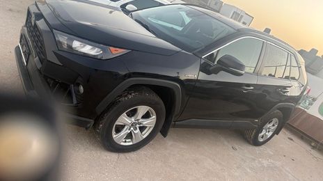 Toyota Avalon Hybrid • 2020 • 33,000 km