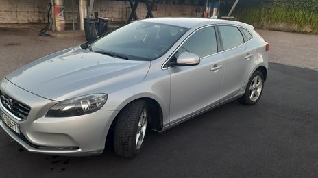 Volvo V40 • 2014 • 230,000 km