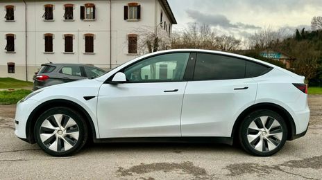 Tesla Model Y • 2022 • 45,000 km