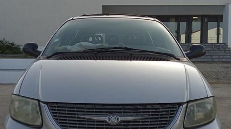 Chrysler Voyager • 2002 • 240,000 km
