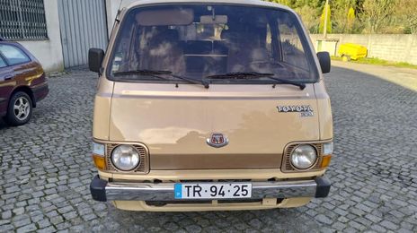Toyota Hiace Van • 1982 • 234,000 km