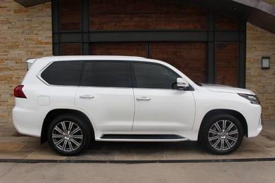 Lexus LX • 2016 • 8,000 km