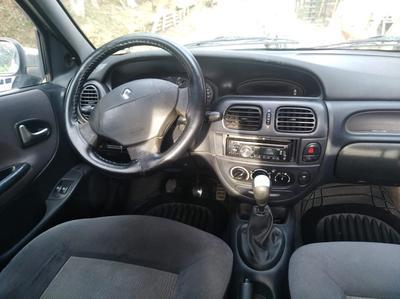 Renault Meganne • 2004 • 220,000 km