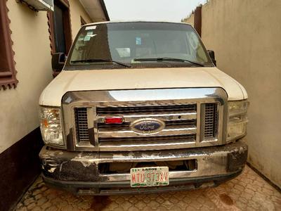 Ford Transit Van 350 • 2006 • 123,458 km