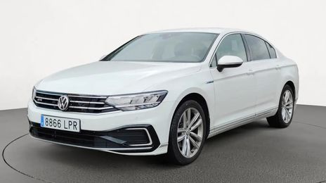 Volkswagen Passat • 2021 • 65,900 km
