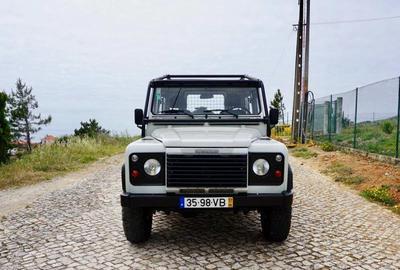 Land Rover Defender • 2003 • 140,000 km