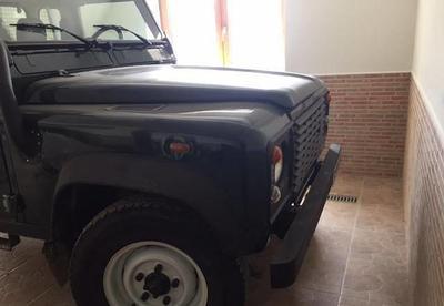 Land Rover Defender • 2003 • 200,000 km