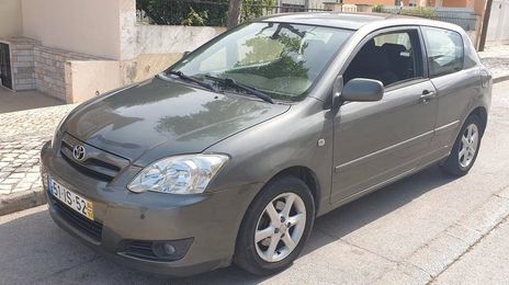 Toyota Corolla • 2004 • 283,000 km