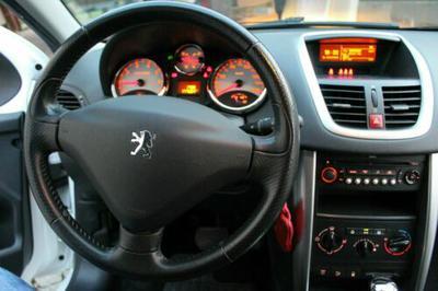 Peugeot 207 • 2008 • 177,000 km