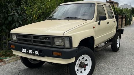 Toyota Hilux • 1989 • 300,000 km