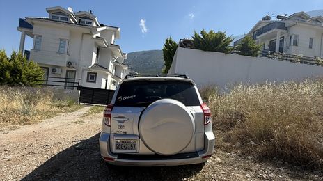 Toyota RAV4 • 2011 • 248,000 km