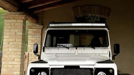 Land Rover Defender • 1998 • 145,000 km