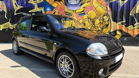 Renault Clio • 2001 • 32,990 km