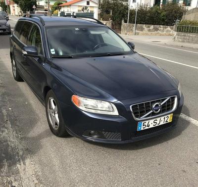 Volvo V70 • 2009 • 170,000 km