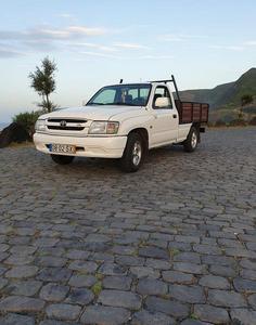 Toyota Hilux • 2002 • 190,000 km