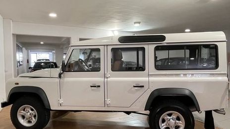 Land Rover Defender • 2007 • 110,000 km