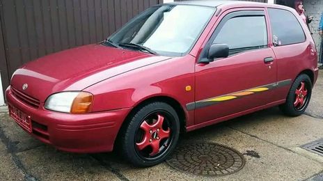 Toyota Starlet • 2002 • 32 km