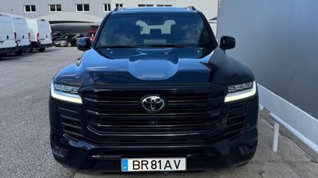 Toyota Land Cruiser • 2021 • 75,000 km