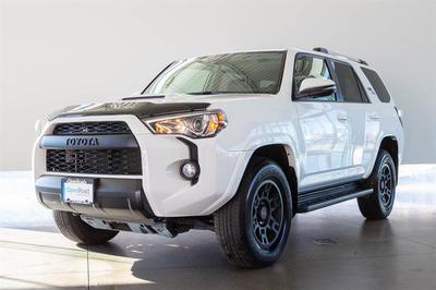Toyota 4 Runner Limited • 2019 • 13,456 km