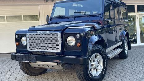 Land Rover Defender • 2004 • 223,079 km