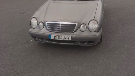 Mercedes-Benz E • 2001 • 449,999 km
