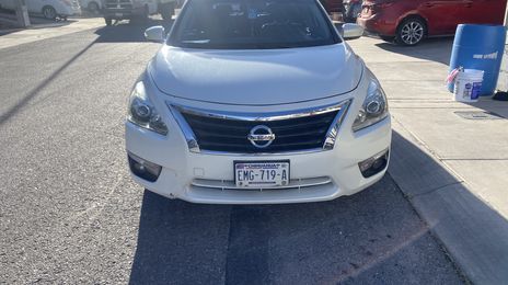 Nissan Altima • 2014 • 140,000 km
