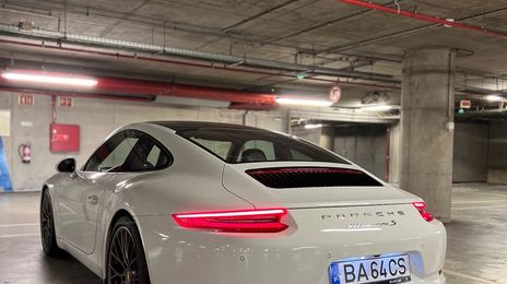 Porsche 911 Carrera • 2015 • 80,000 km