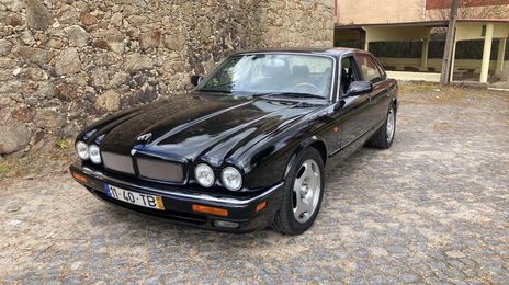 Jaguar XJR • 1995 • 160,000 km