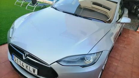 Tesla Model S • 2013 • 285,382 km