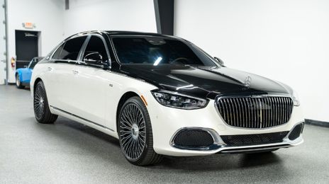 Maybach Landaulet • 2023 • 23,980 km