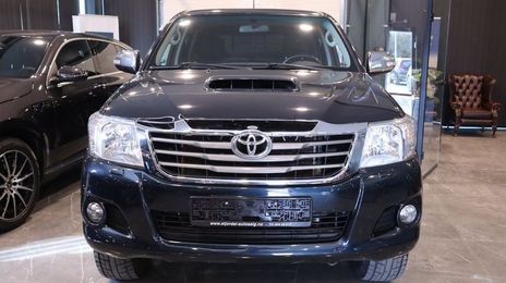 Toyota Hilux • 2015 • 128,000 km