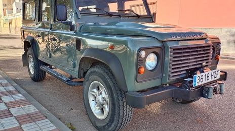 Land Rover Defender • 2015 • 258,000 km