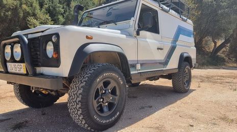 Land Rover Defender • 2001 • 213,000 km
