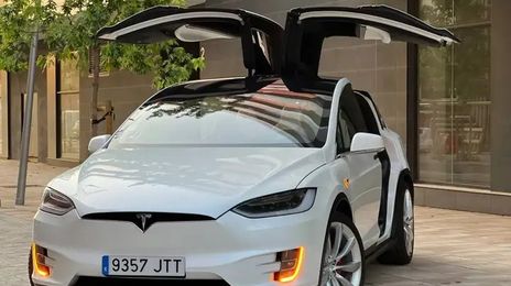 Tesla Model X • 2016 • 42,965 km