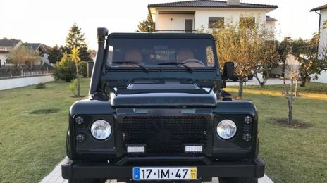 Land Rover Defender • 2009 • 73,000 km