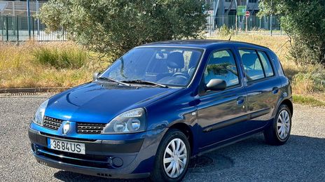 Renault Clio • 2003 • 225,000 km