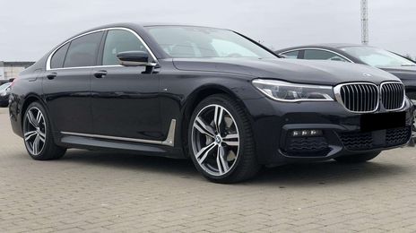 BMW 7 • 2016 • 110,000 km