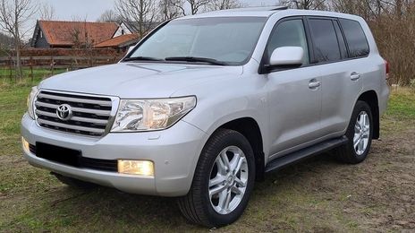 Toyota Land Cruiser • 2008 • 274,000 km
