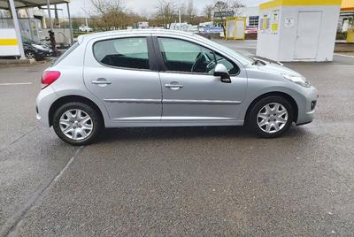 Peugeot 207 • 2008 • 240,000 km