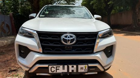 Toyota Fortuner • 2024 • 40 km