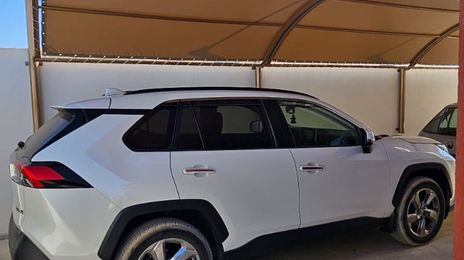 Toyota RAV4 • 2020 • 210,000 km