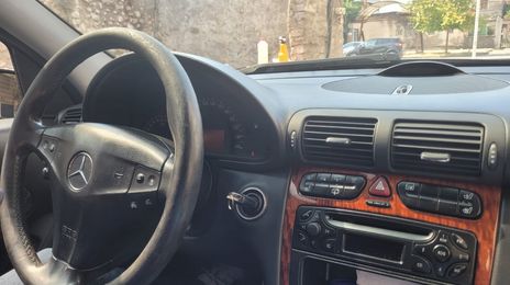 Mercedes-Benz C-Class • 2003 • 360 km