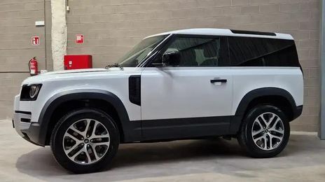 Land Rover Defender • 2021 • 29,900 km