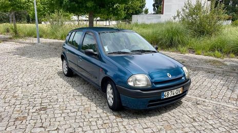 Renault Clio • 2000 • 225,000 km