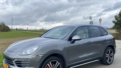 Porsche Cayenne • 2012 • 202,500 km