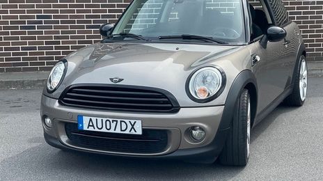 MINI Cooper • 2014 • 160,000 km