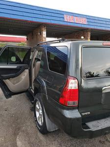 Toyota 4 Runner Limited • 2007 • 141,000 km