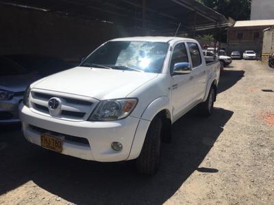 Toyota Hilux • 2009 • 185,400 km